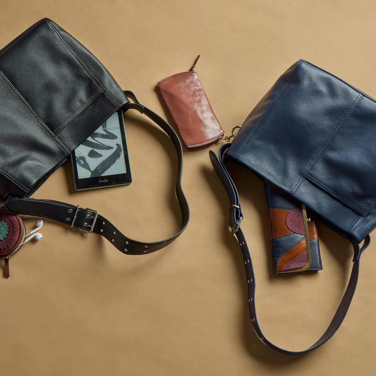 Render Shoulder Bag In Pebbled Leather - Ink Navy